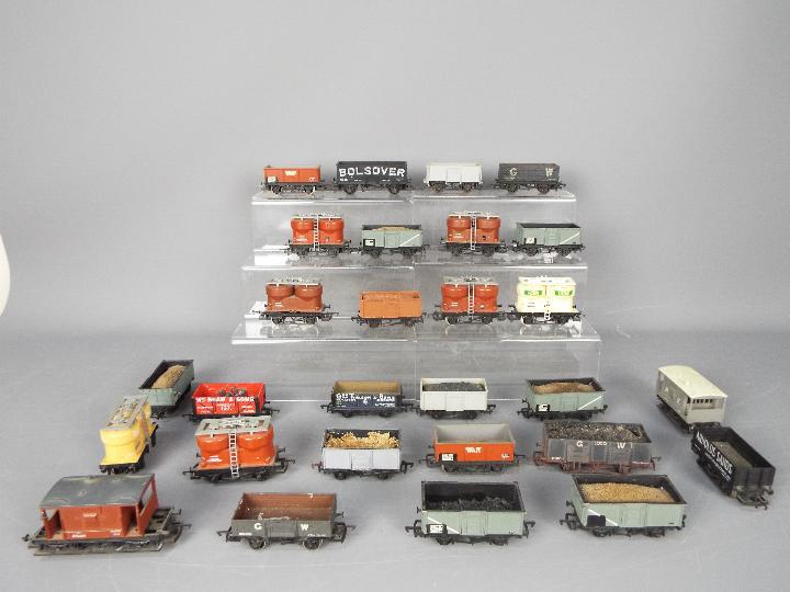 Hornby - Mainline - Airfix - A collection of 28 x unboxed 00 gauge wagons including coal wagons and - Image 2 of 2