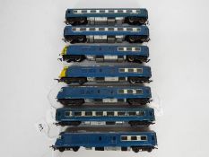Hornby - A OO gauge Blue Pullman train with 2 x power cars, 2 x dummy cars and 3 x carriages.
