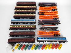 Lima, Hornby, Others - A collection of unboxed OO gauge passenger and freight rolling stock.