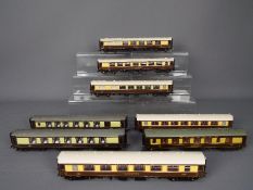 Bachmann, Hornby, Hornby Dublo - A rake of 8 OO gauge Pullman passenger coaches.