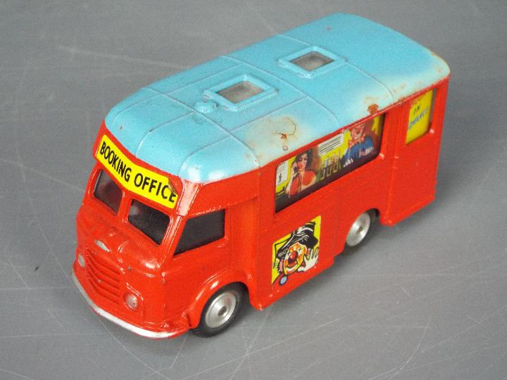 Corgi Toys - A boxed Corgi Toys #426 Chipperfields Circus Mobile Booking Office. - Image 9 of 11