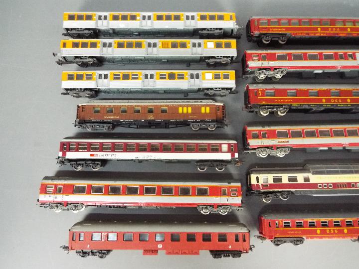 Lima, Jouef, Tempo, Liliput - 13 unboxed HO/OO gauge Continental passenger coaches. - Image 2 of 3