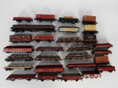 Hornby, Lima, Fleischmann, Other - 28 items of HO / OO gauge freight rolling stock.
