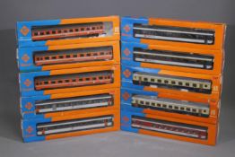 Roco - A group of 10 x boxed 00 gauge coaches in various liveries including SNCF and Swiss Federal
