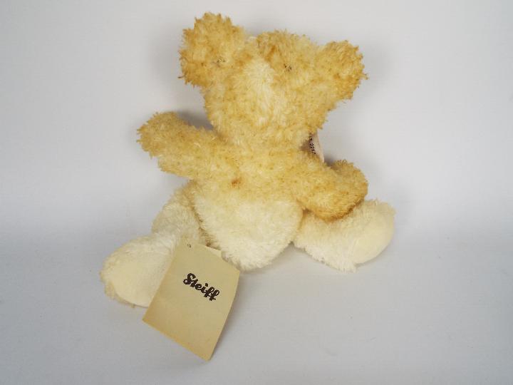 Steiff - two teddy bears - lot includes a "Goldy" Steiff bear that is wearing a brown satchel and - Image 5 of 9