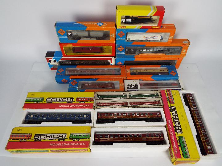 Schicht, Roco, Hornby, Lima - A rake of 15 boxed HO / OO gauge freight and passenger rolling stock.