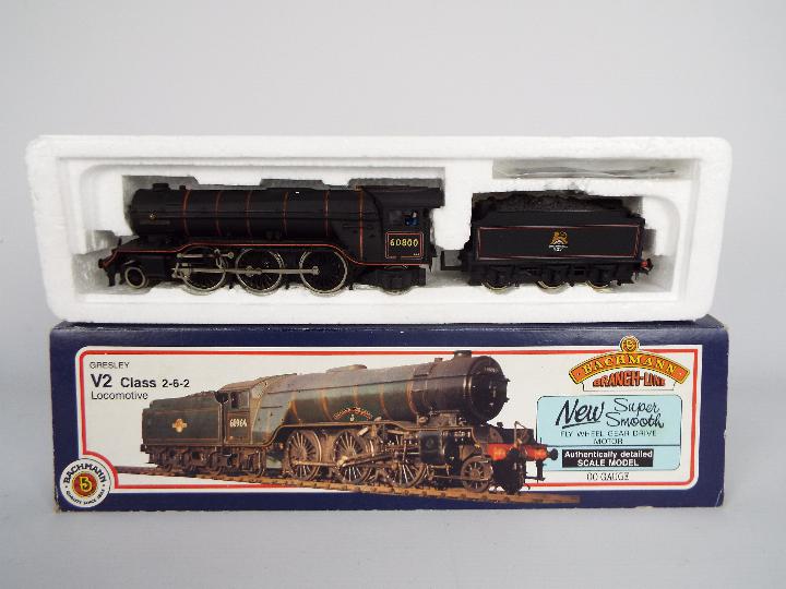 Bachmann - A boxed Bachmann #31-551 OO gauge V2 Class 2-6-2 steam locomotive and tender Op.No.