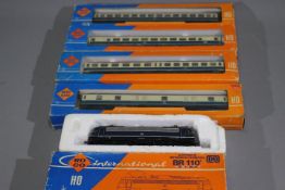 Roco - A boxed 00 gauge BR1103 electric loco in Deutsche Bahn livery operating number 110 290-4 #
