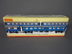 Hornby - A boxed Hornby R4310 Coach Pack 'The Blue Pullman' Coaches.