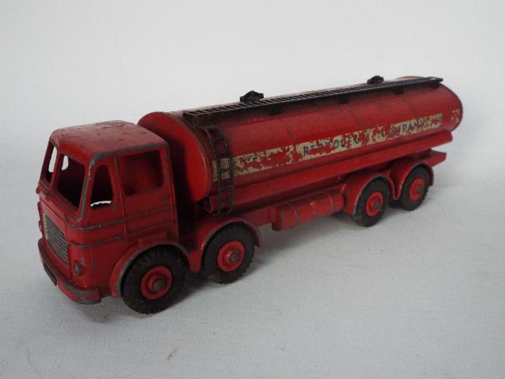 Dinky Toys - A boxed Dinky Toys #942 Foden Tanker 'Regent'; - Image 3 of 5