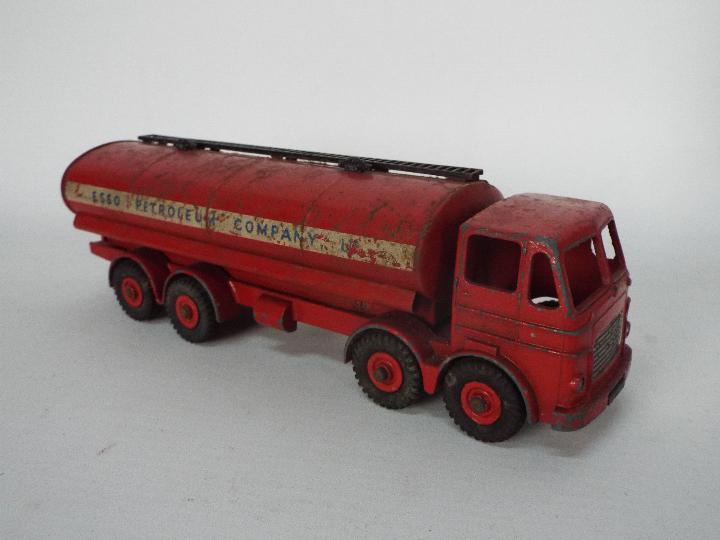 Dinky Toys - A boxed Dinky Toys #942 Foden Tanker 'Regent'; - Image 2 of 5
