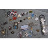 BADGES - MIXED LOT INCLUDES KEY RINGS. SHAKESPEARE CONSERVATIVES RAILWAY ETC.