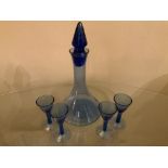 MID CENTURY BLUE GLASS LIQUOR DECANTER & 4 LIQUOR GLASSES