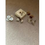 MIXED LOT OF VINTAGE GENTS DRESS STUDS AND CUFFLINKS