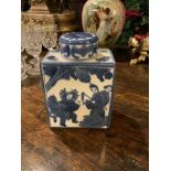 CHINESE 20TH CENTURY BLUE & WHITE HAND PAINTED TEA CADDY