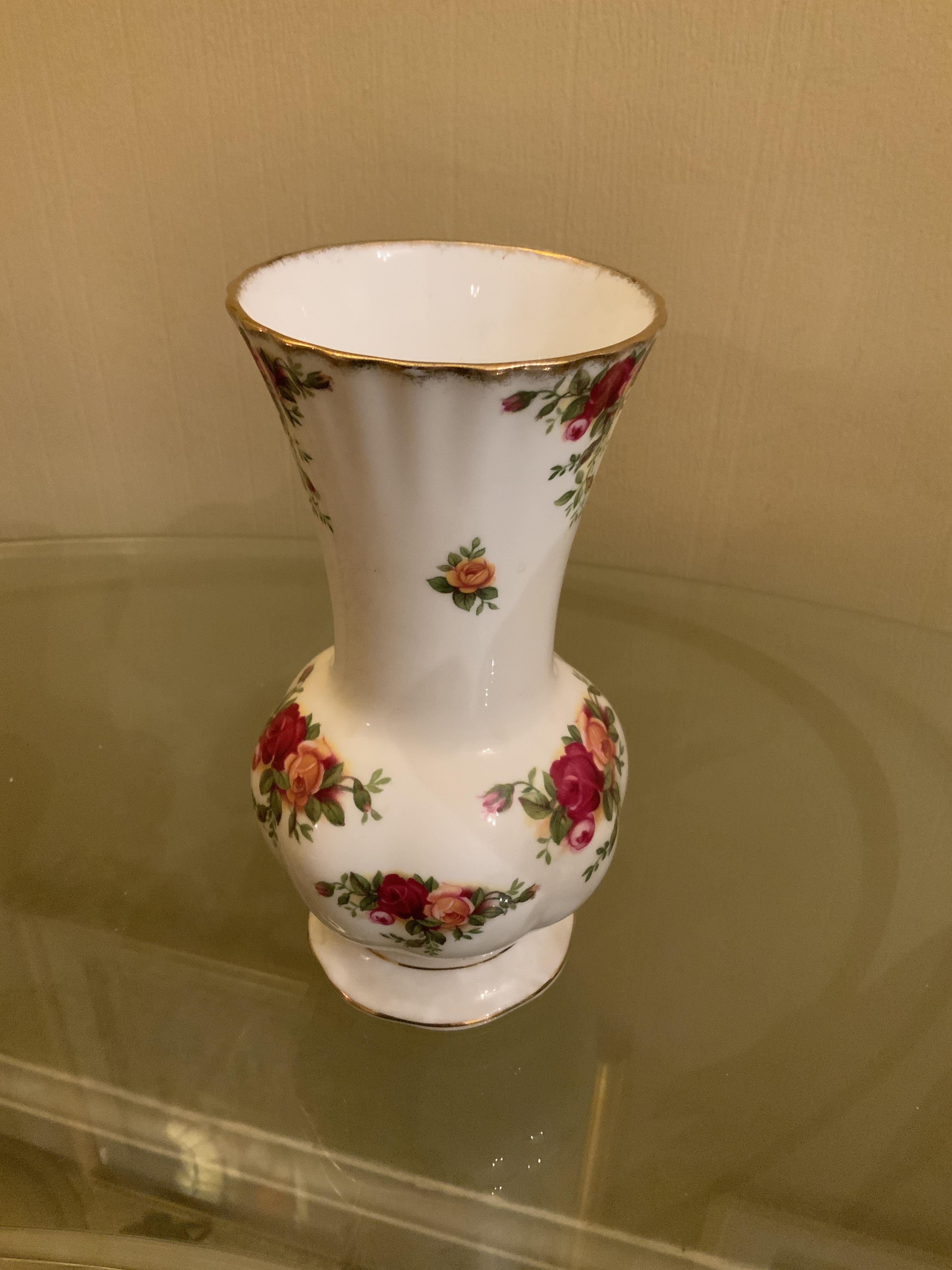 ROYAL ALBERT OLD COUNTRY ROSES VASE 17CM