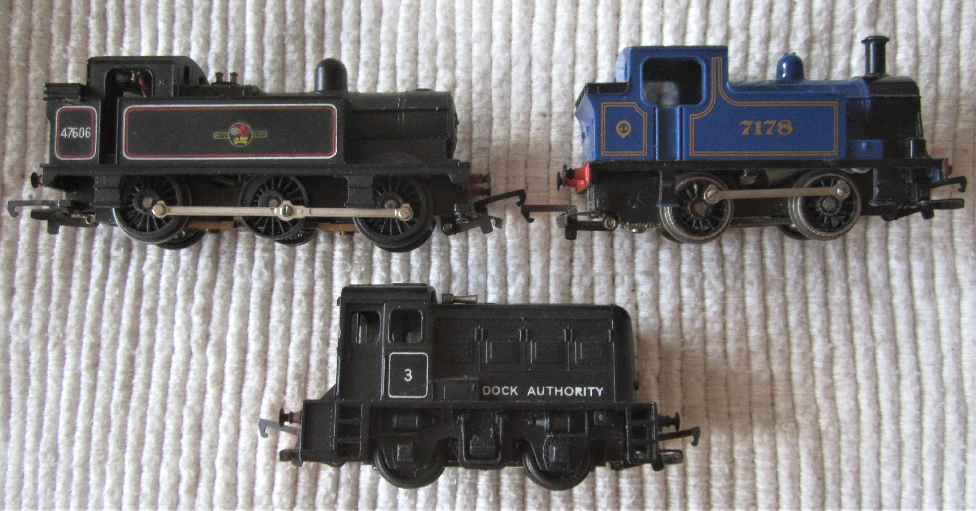 RAILWAY - HORNBY LOCOMOTIVES R 253, R 255 & R 52