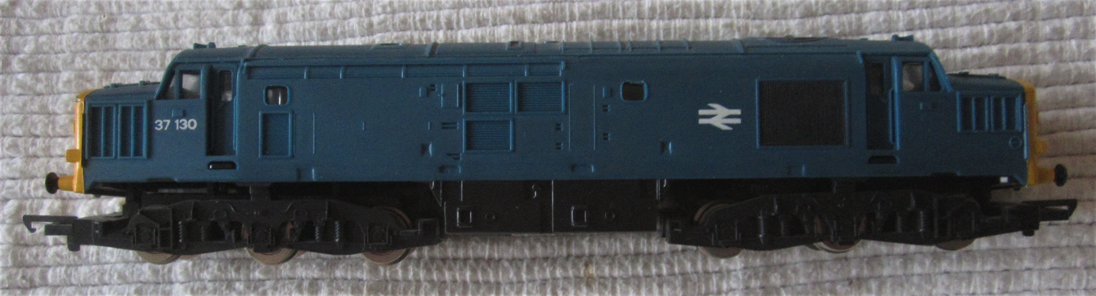 RAILWAY - HORNBY R751 CLASS 37 DIESEL LOCO 37130 BLUE LIVERY - Image 2 of 3