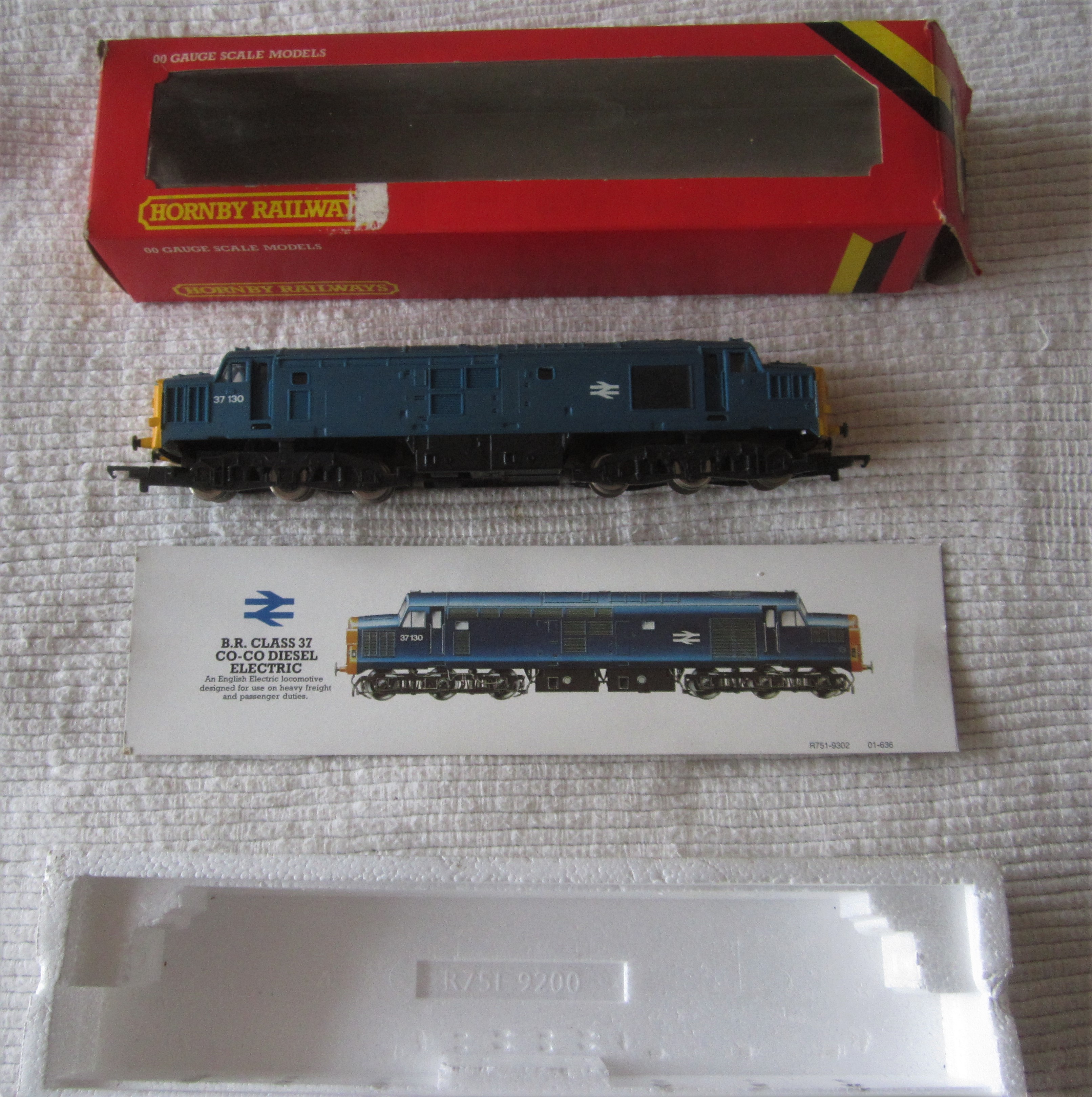 RAILWAY - HORNBY R751 CLASS 37 DIESEL LOCO 37130 BLUE LIVERY