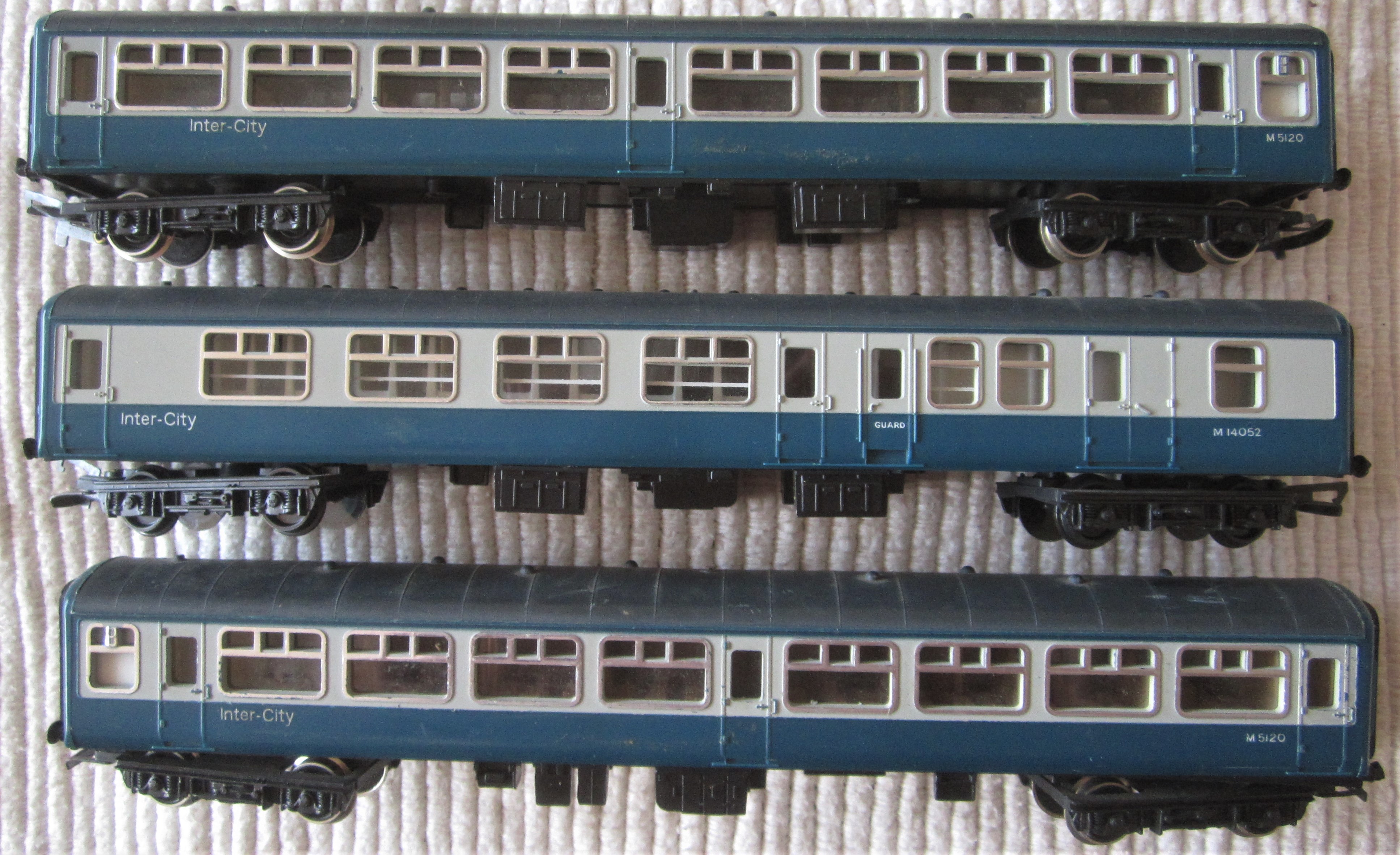 RAILWAY - HORNBY M5120 X2 M14052 X1 INTERCITY COACH BLUE & GREY