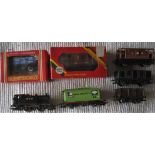 RAILWAY - OO GAUGE HORNBY ENGINE, WAGONS & BRAKE VANS