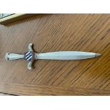 MID 20TH CENTURY TORQUAY CRESTED PAPERKNIFE