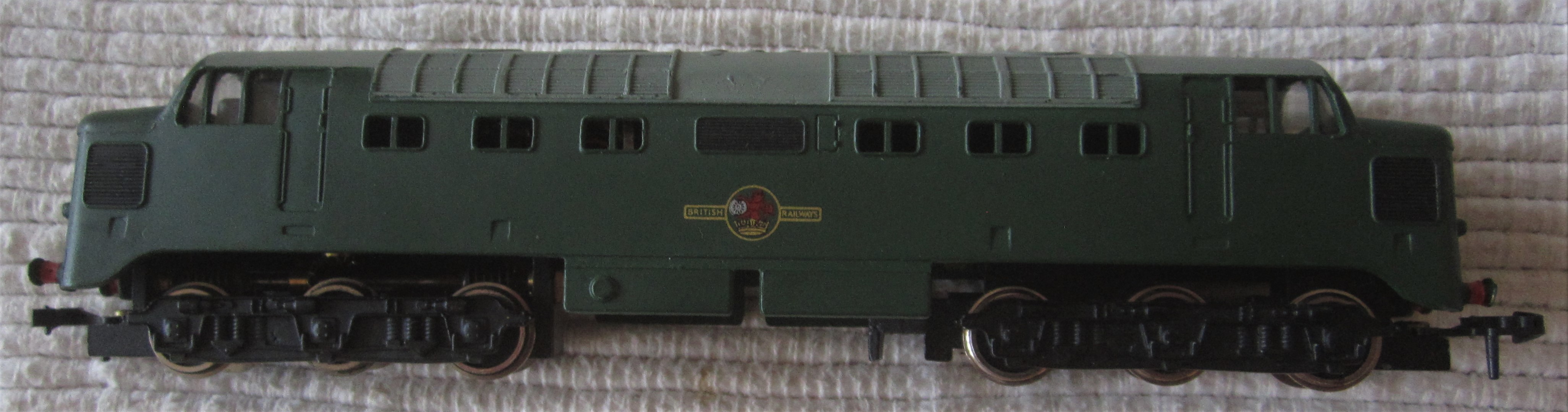 RAILWAY - HORNBY DUBLO 2-RAIL 2232 CO-CO DELTIC DIESEL LOCOMOTIVE BOXED - Image 2 of 3