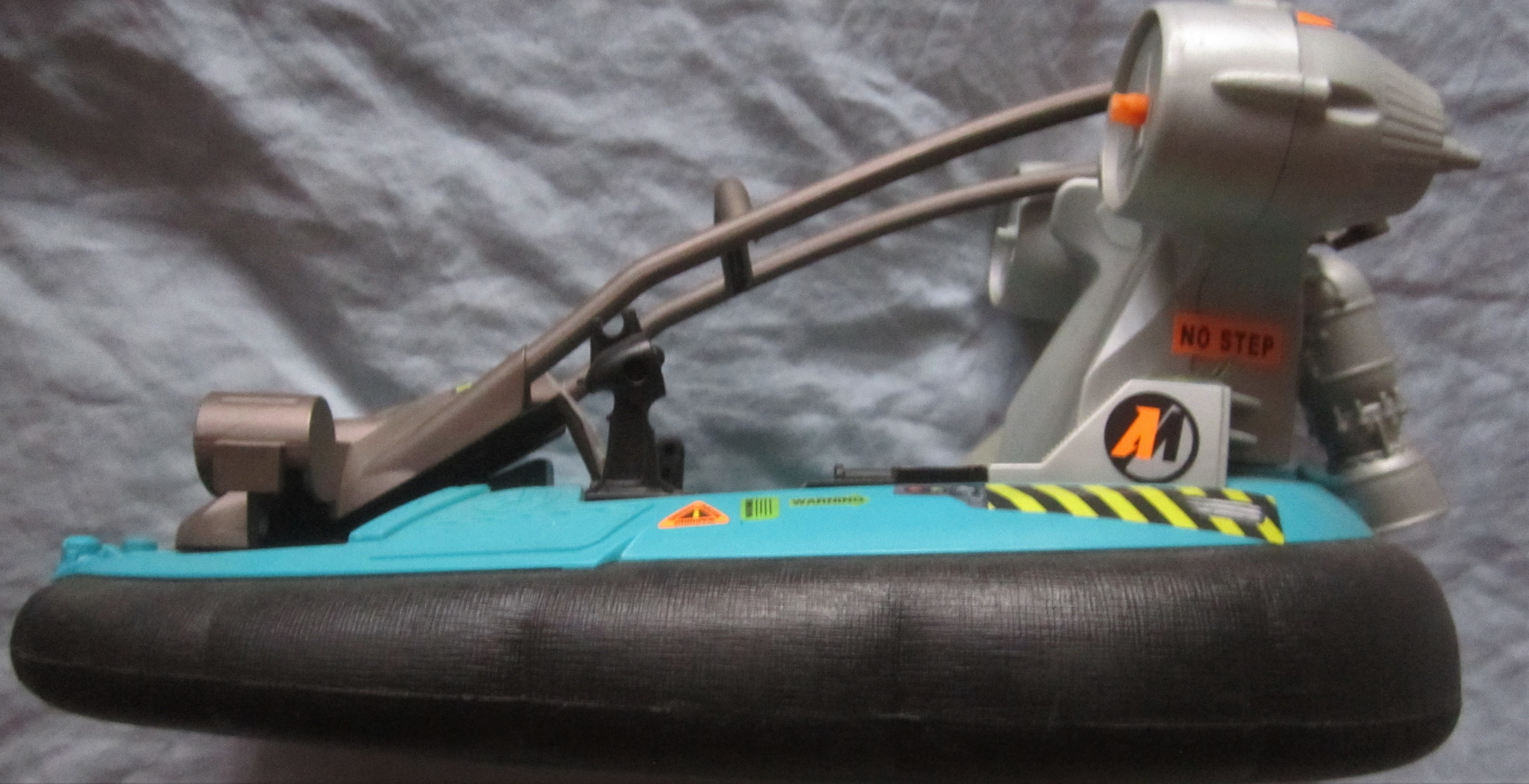 TOYS - ACTION MAN 2 IN 1 HOVERCRAFT HYDRO JET - Image 2 of 2