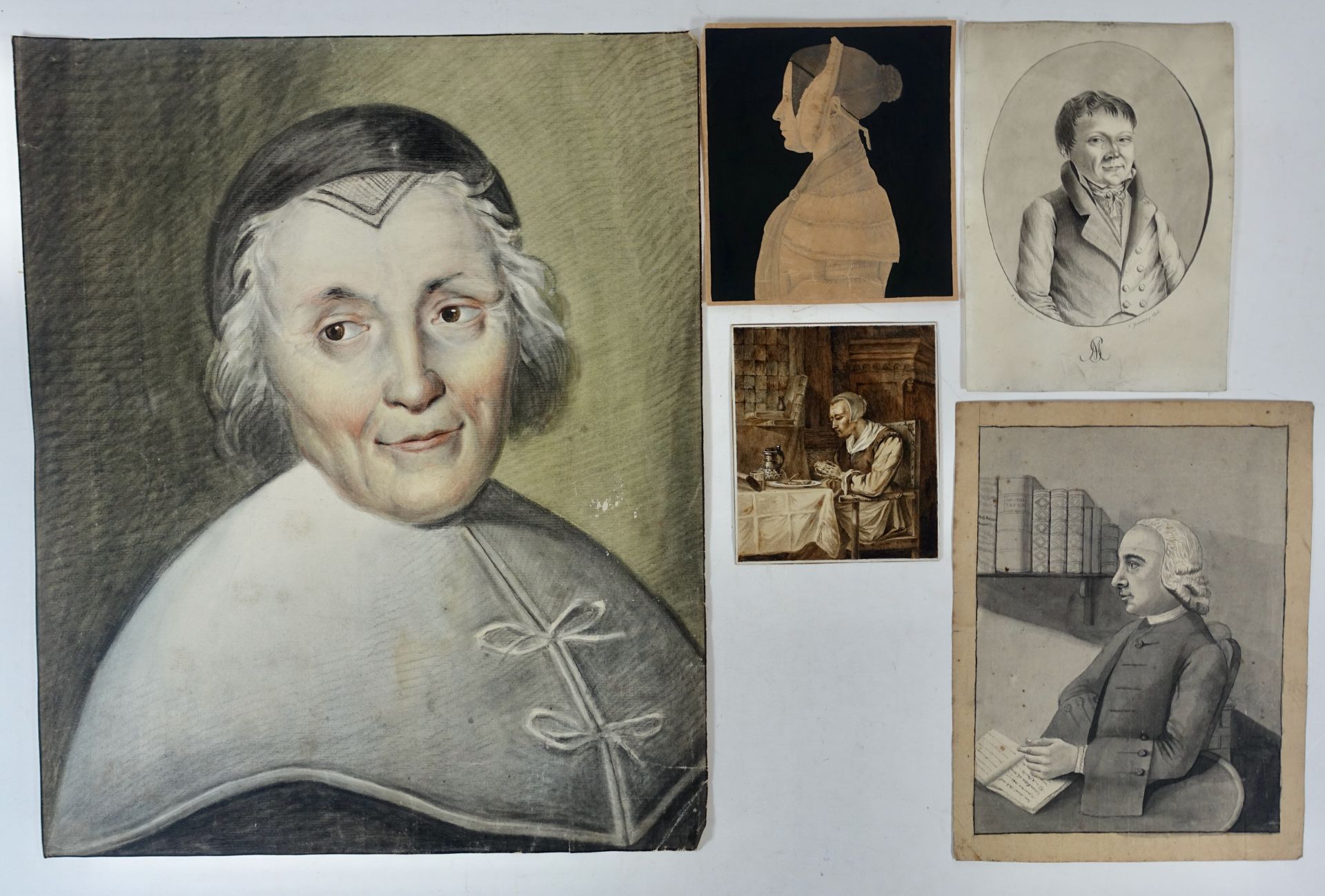 COLLECTION of 17 drawings: portraits and figure studies in various techniques. 18th - Bild 3 aus 4