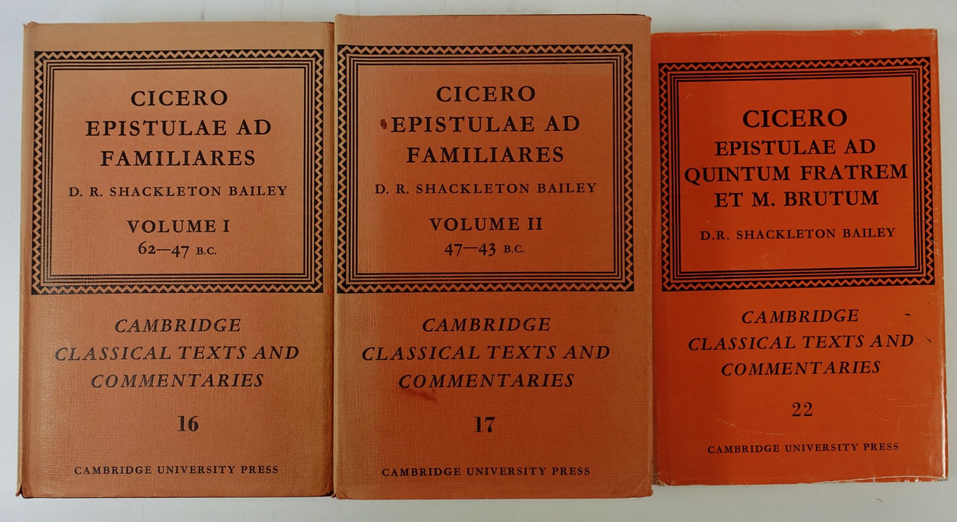 CICERO. Epistulae ad familiares. Ed. by D.R. Shackleton Bailey. Cambr., (1977). 2