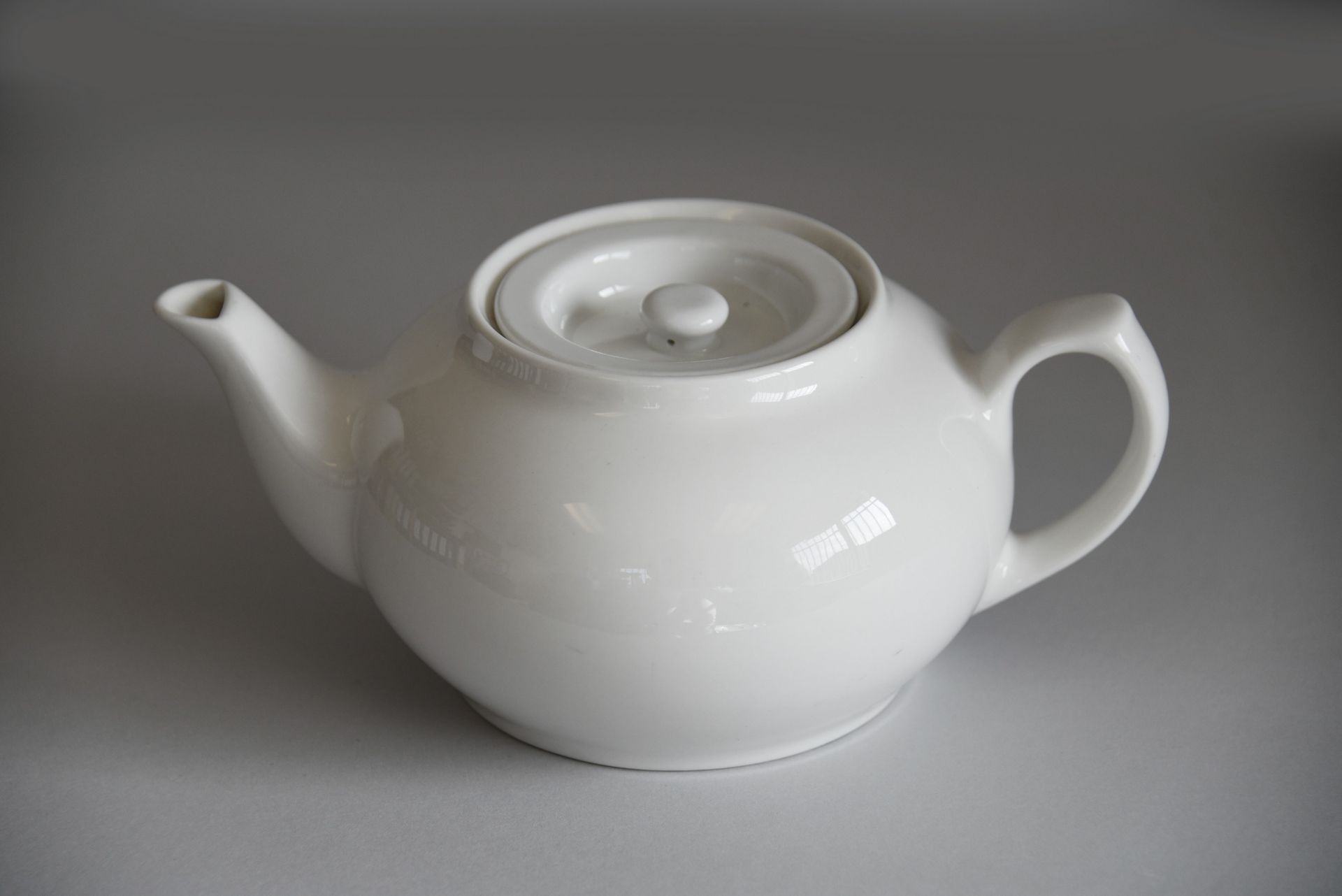 Approx. 10,956 items of french white porcelain crockery - Image 9 of 51