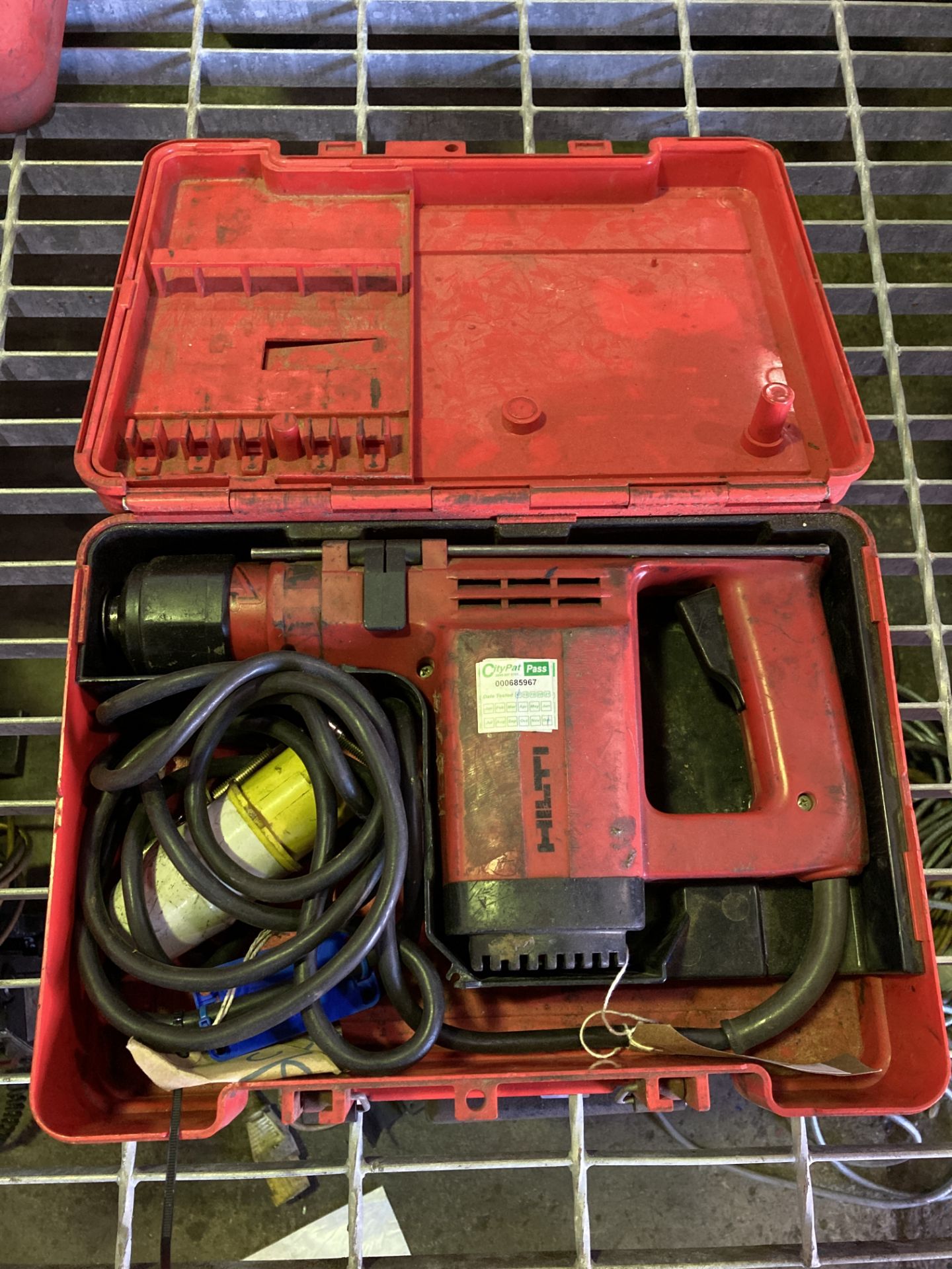 Hilti TE12 110v SDS drill in case