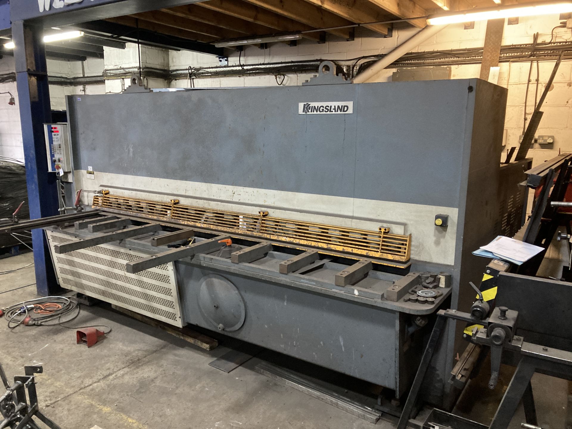 Kingsland KTXS3012 hydraulic guillotine 3m x 12mm capacity, year 2002, serial no. 69592 with SC7 - Image 3 of 9