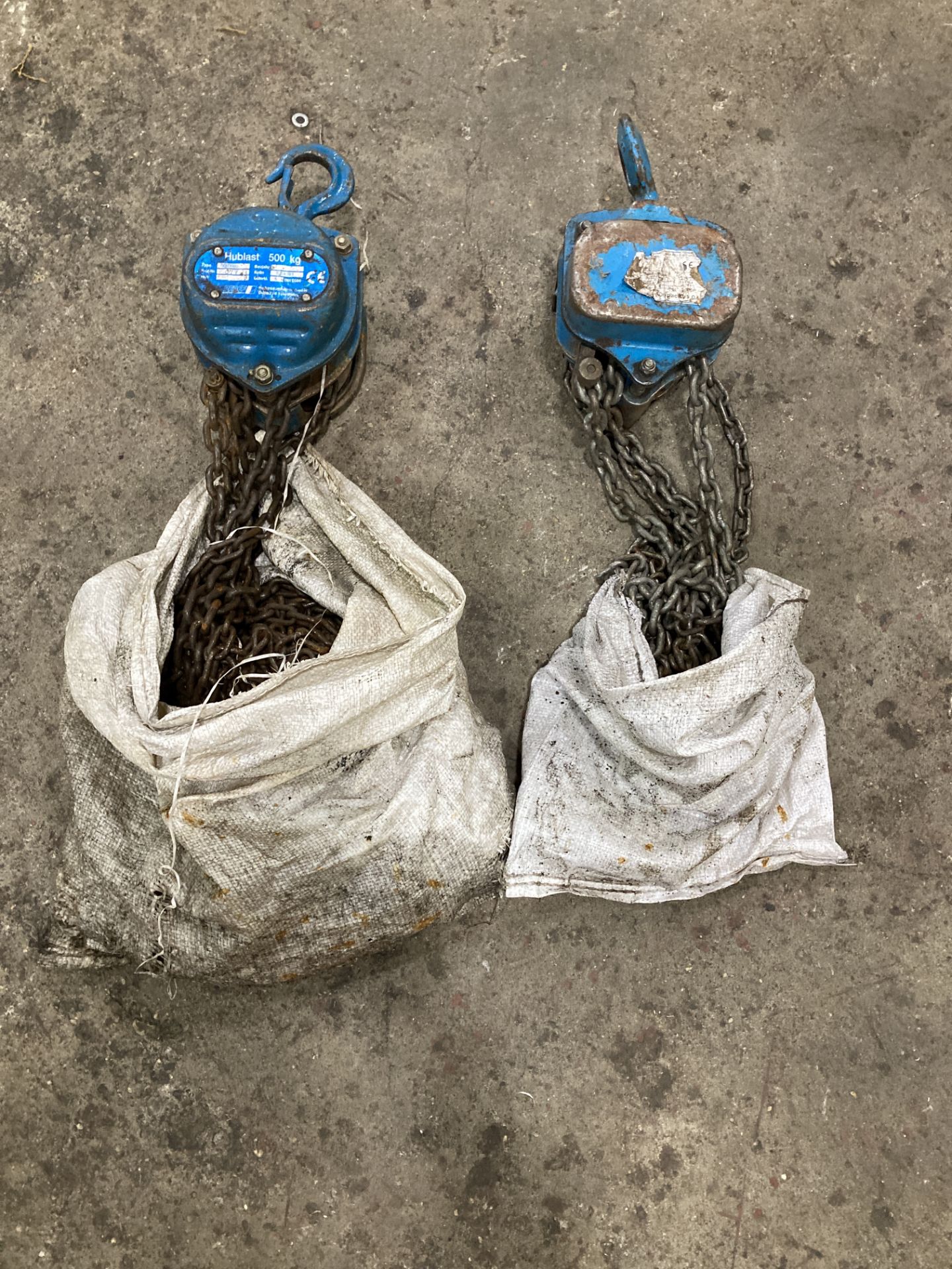 Two chain lifting blocks, 1 tonne and 500kg capacity