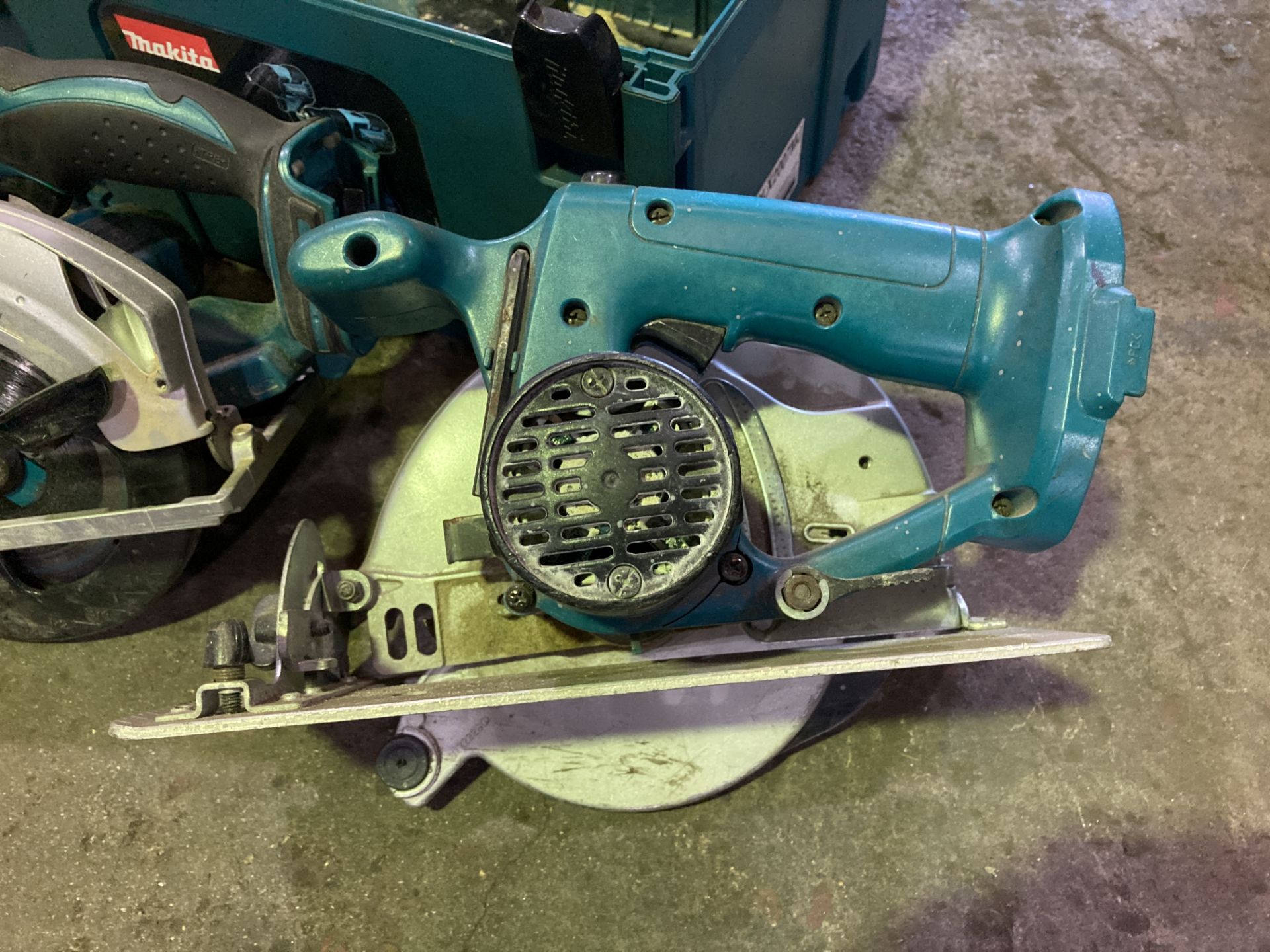 2 Makita cordless handheld circular saws (no batteries or charger) - Image 4 of 5