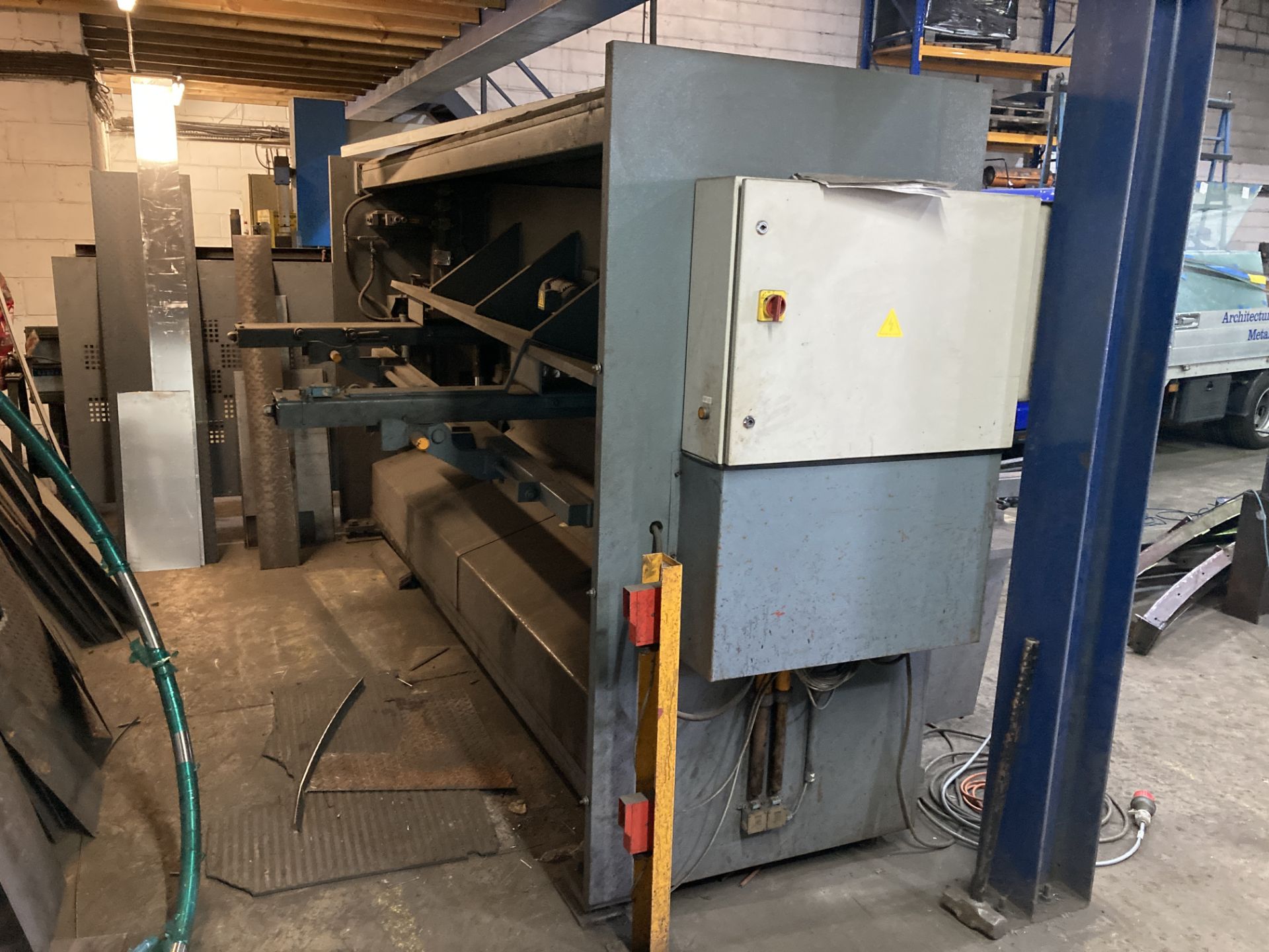 Kingsland KTXS3012 hydraulic guillotine 3m x 12mm capacity, year 2002, serial no. 69592 with SC7 - Image 4 of 9