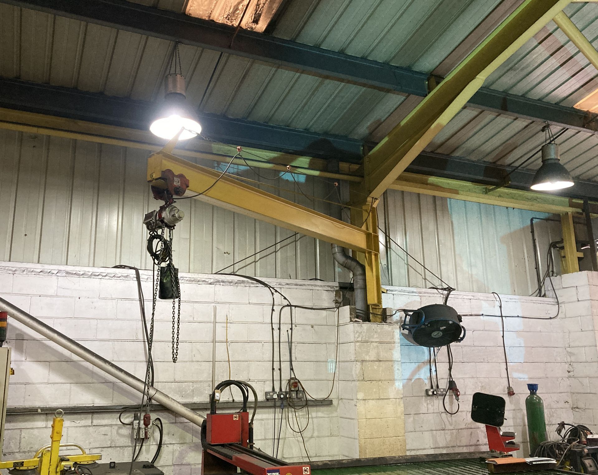 Wall mounted jib crane with Lion 500kg capacity electric chain hoist - Image 2 of 6