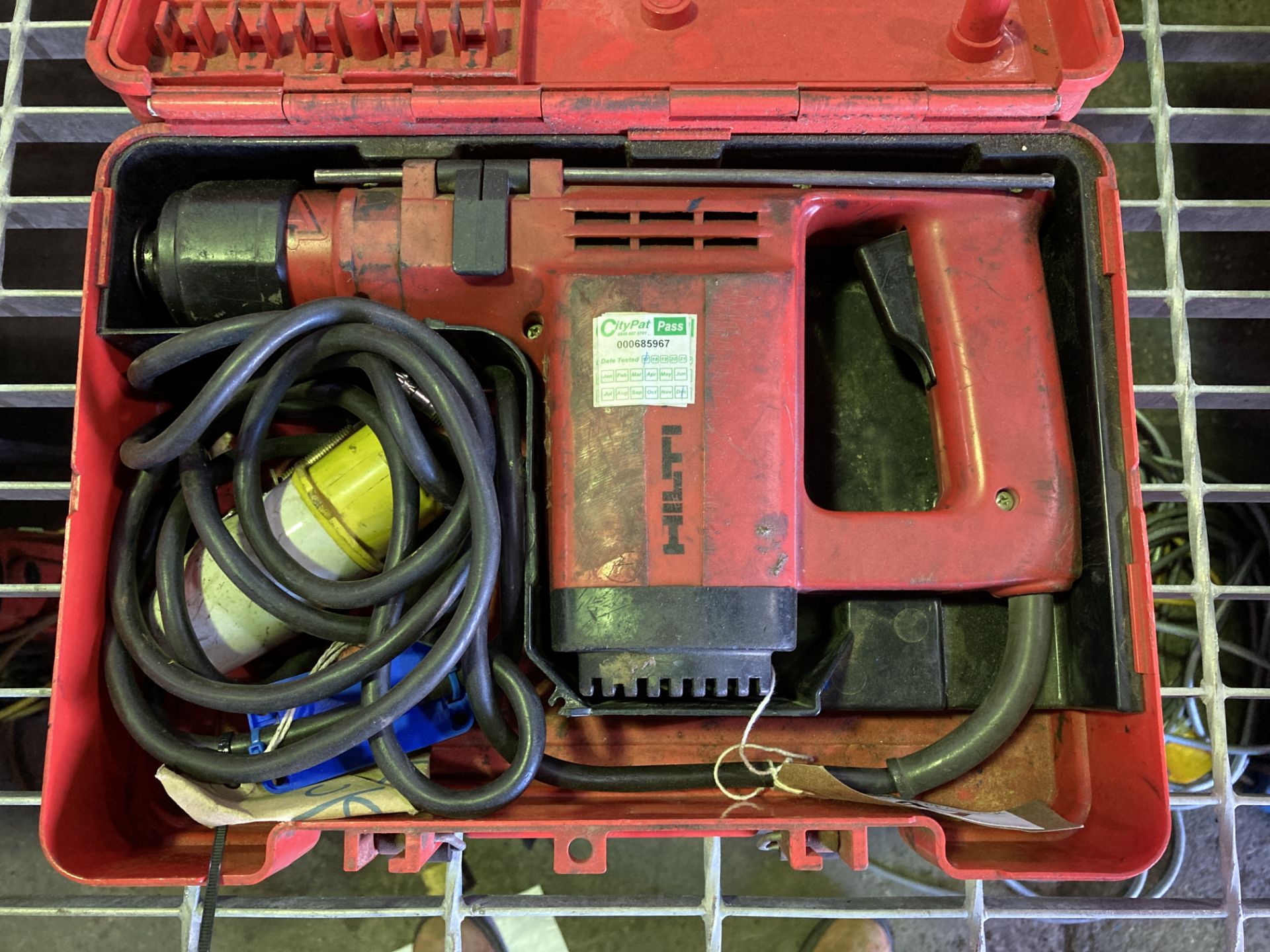 Hilti TE12 110v SDS drill in case - Image 2 of 3