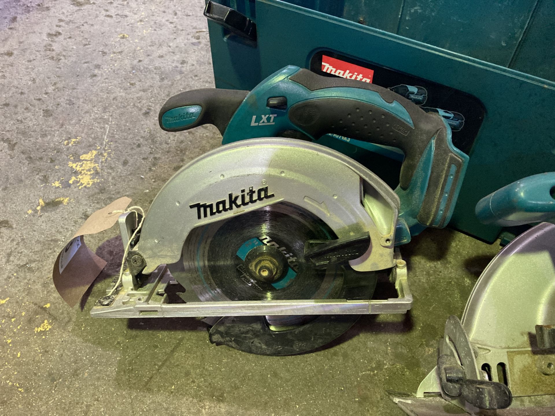 2 Makita cordless handheld circular saws (no batteries or charger) - Image 5 of 5