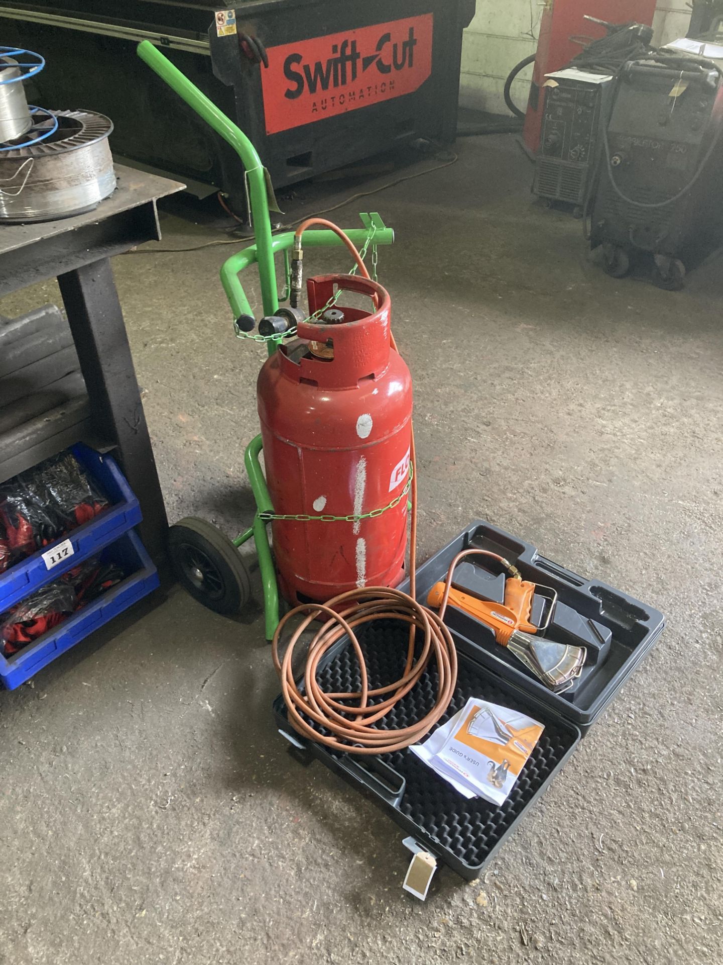 Gas bottle trolley with Ripack 2200 shrink wrap blow torch with a quantity of plastic film - Image 5 of 6