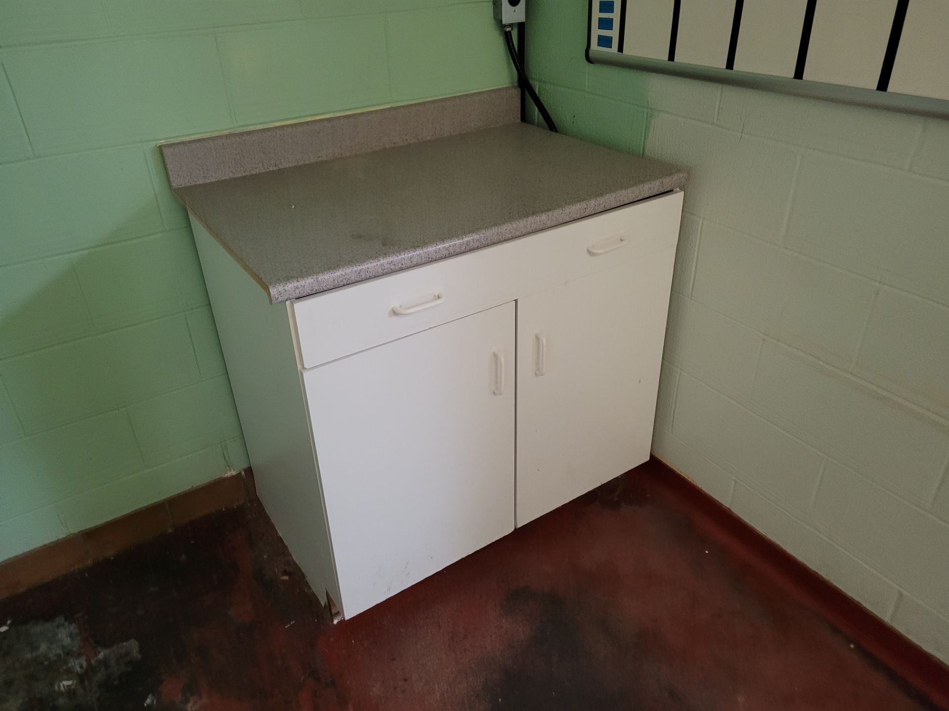 Lot of S/S Sinks and wooden cabinetry in Laboratory Area - Image 5 of 12