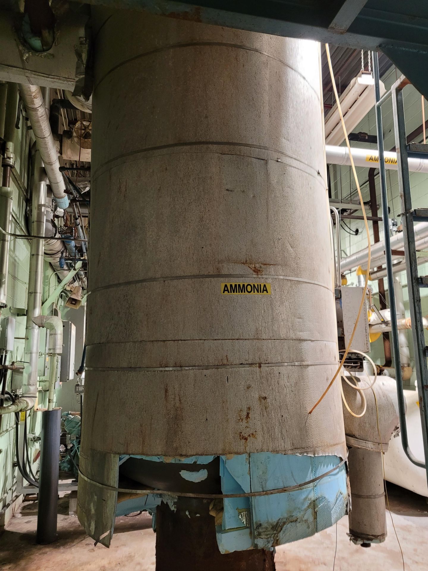 Vertical ammonia receiver, 10' long x 4" dia., insulated with ammonia drum - Image 7 of 7