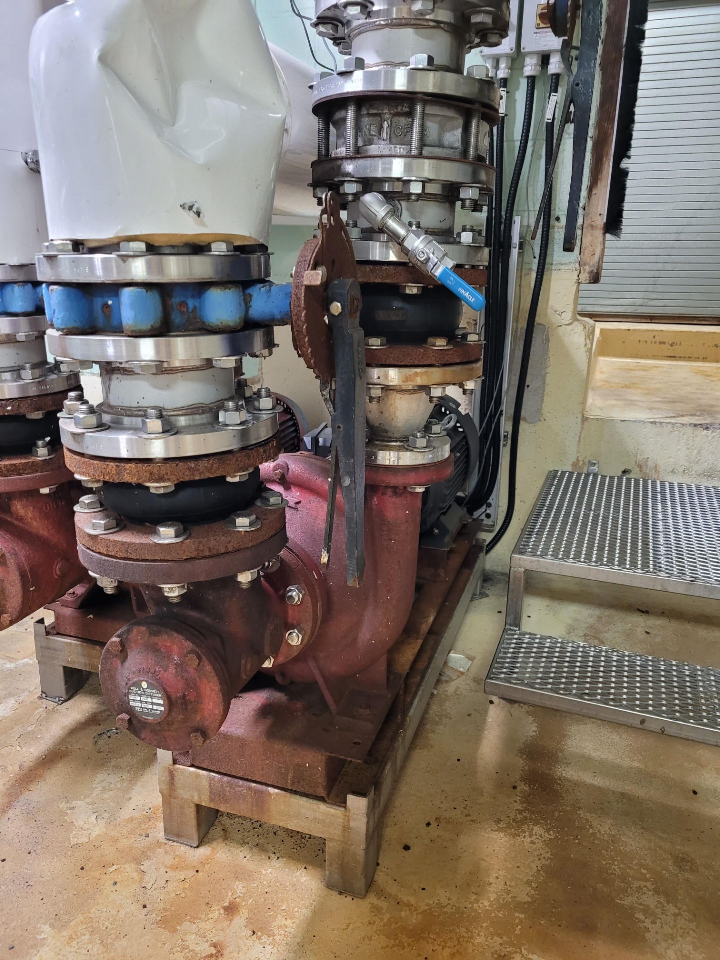 BELL GOSSETT centrifugal tower water pump, 25 H.P motor - Image 5 of 9