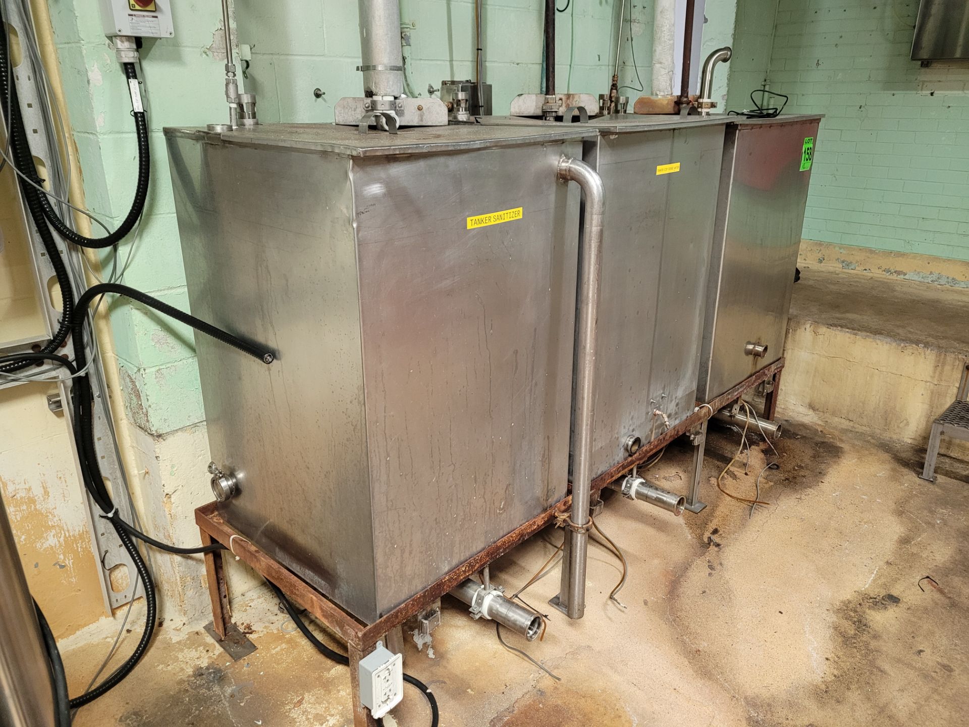 (1) Lot of (3) Stainless rectangular wash tanks, 29" x 29" x 42" Deep - Image 2 of 5