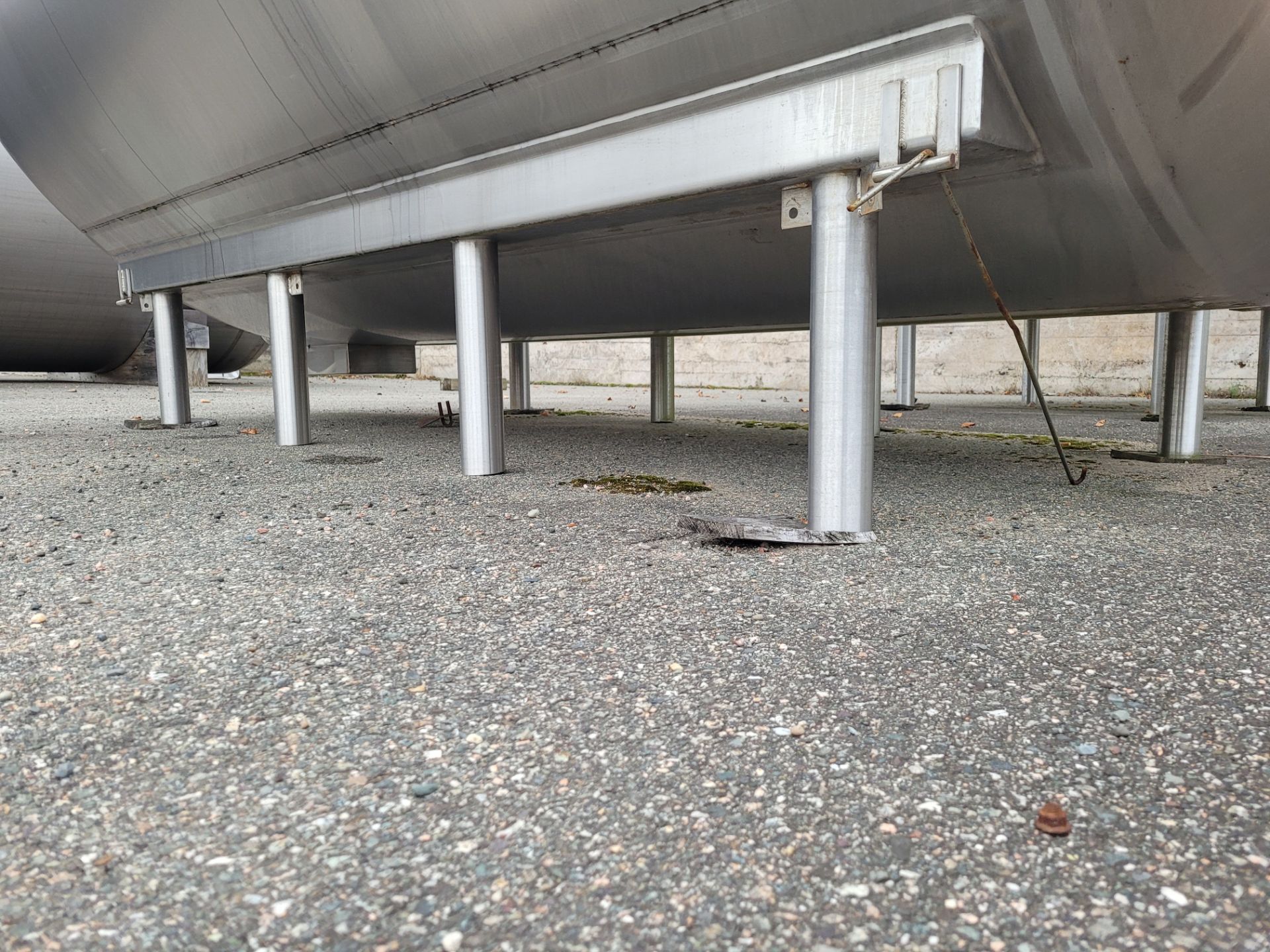 4000 gal A-L STAINLESS horizontal milk storage tank w/ double interior spray balls, 8'x13' - Image 10 of 11