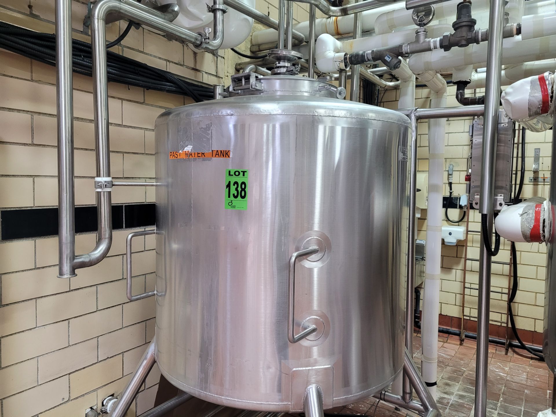 Stainless 1000 litre single wall holding tank, mfg by WHE Process Systems, s/n 1248, 38" dia x 3'6" - Image 3 of 10