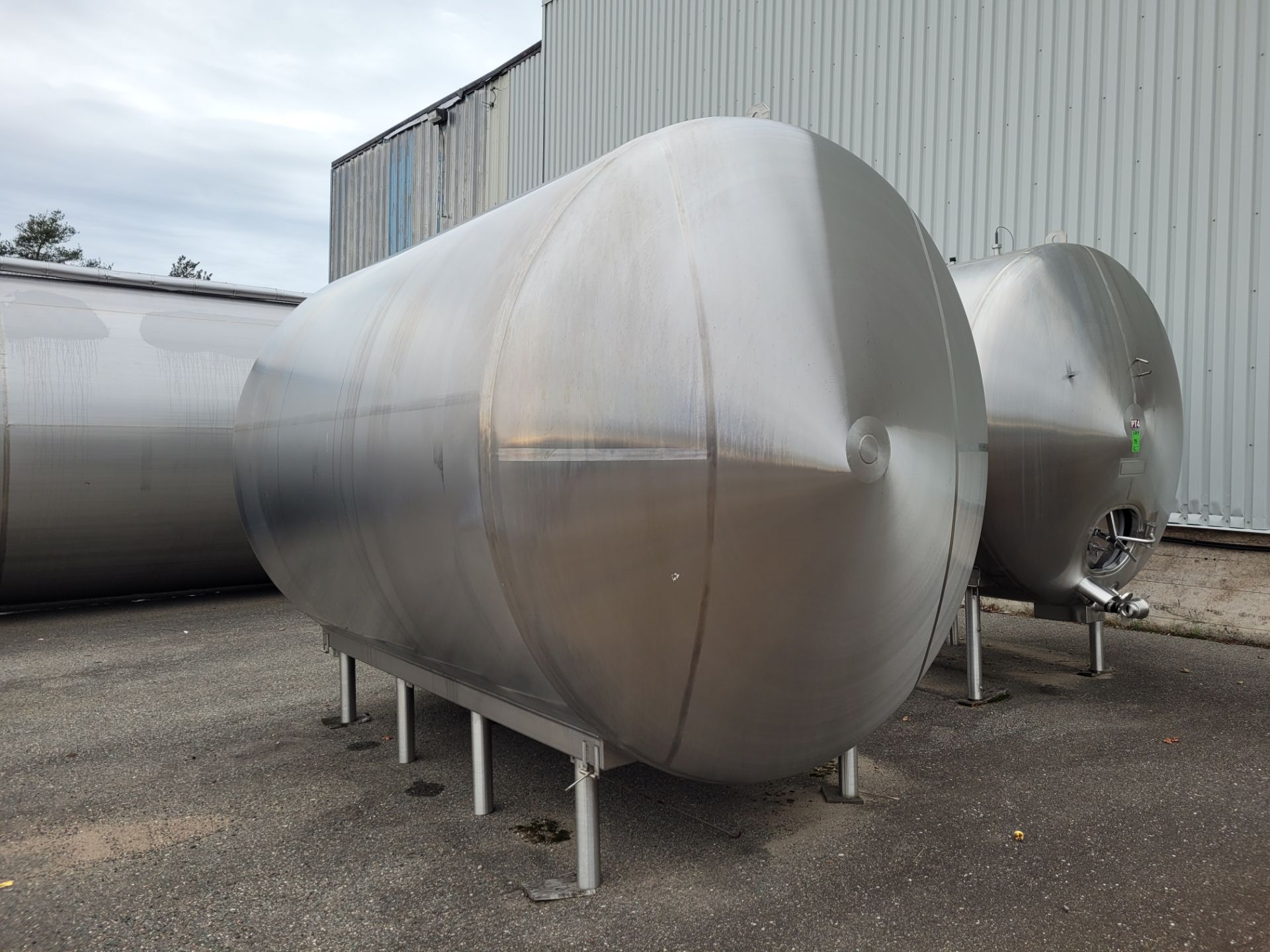 4000 gal A-L STAINLESS horizontal milk storage tank w/ double interior spray balls, 8'x13' - Image 9 of 11