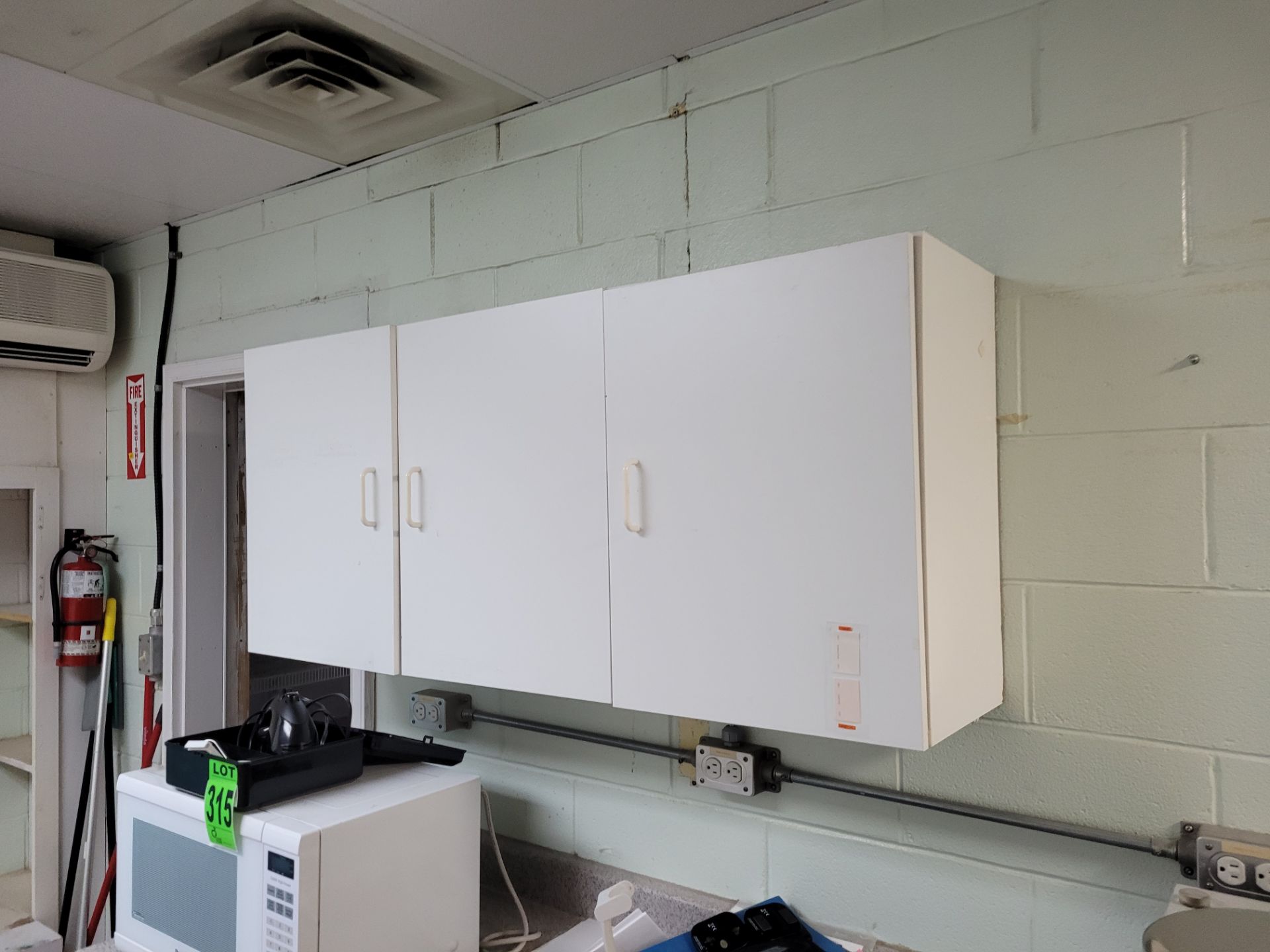 Lot of S/S Sinks and wooden cabinetry in Laboratory Area - Image 11 of 12