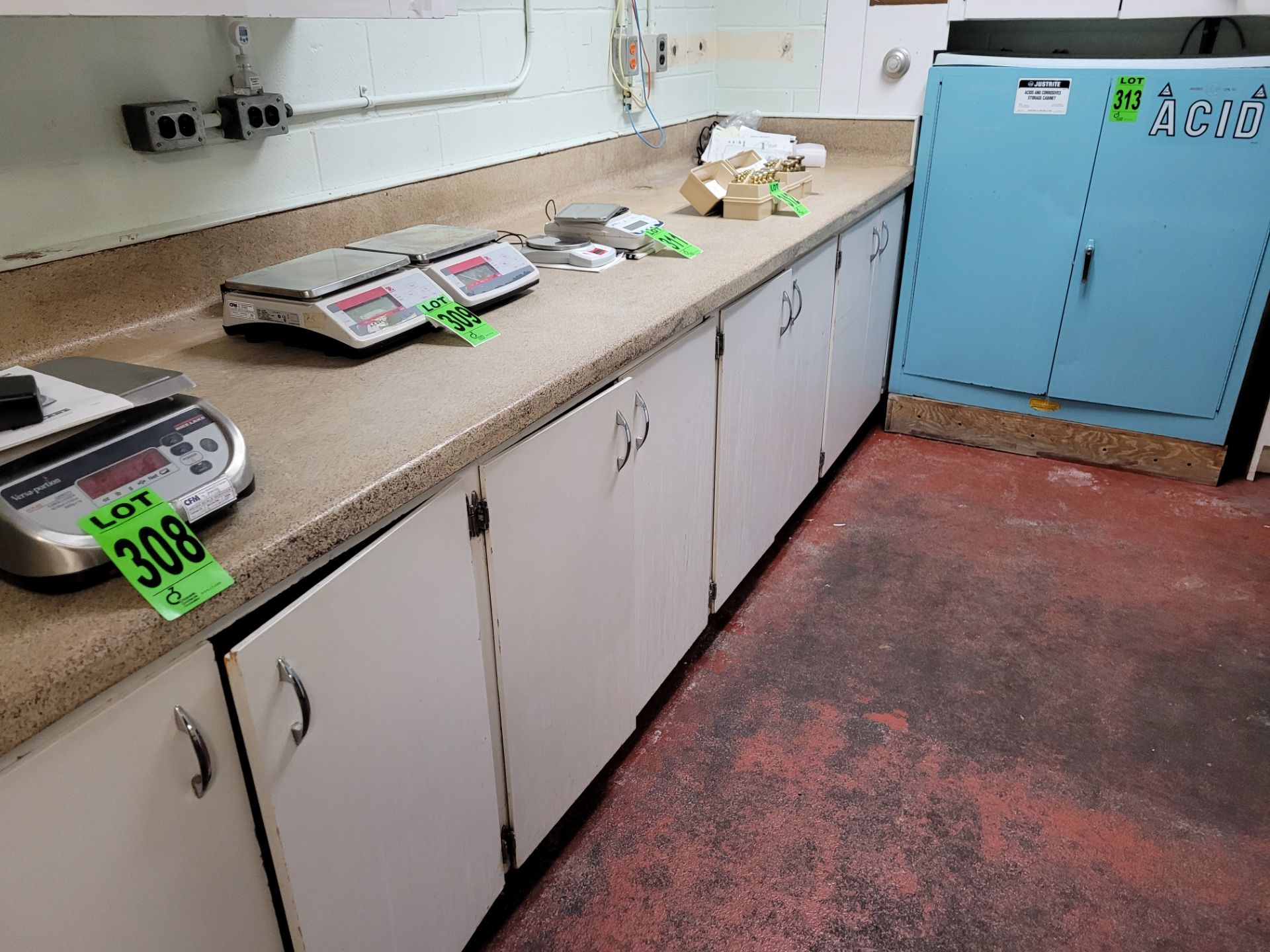 Lot of S/S Sinks and wooden cabinetry in Laboratory Area - Image 9 of 12