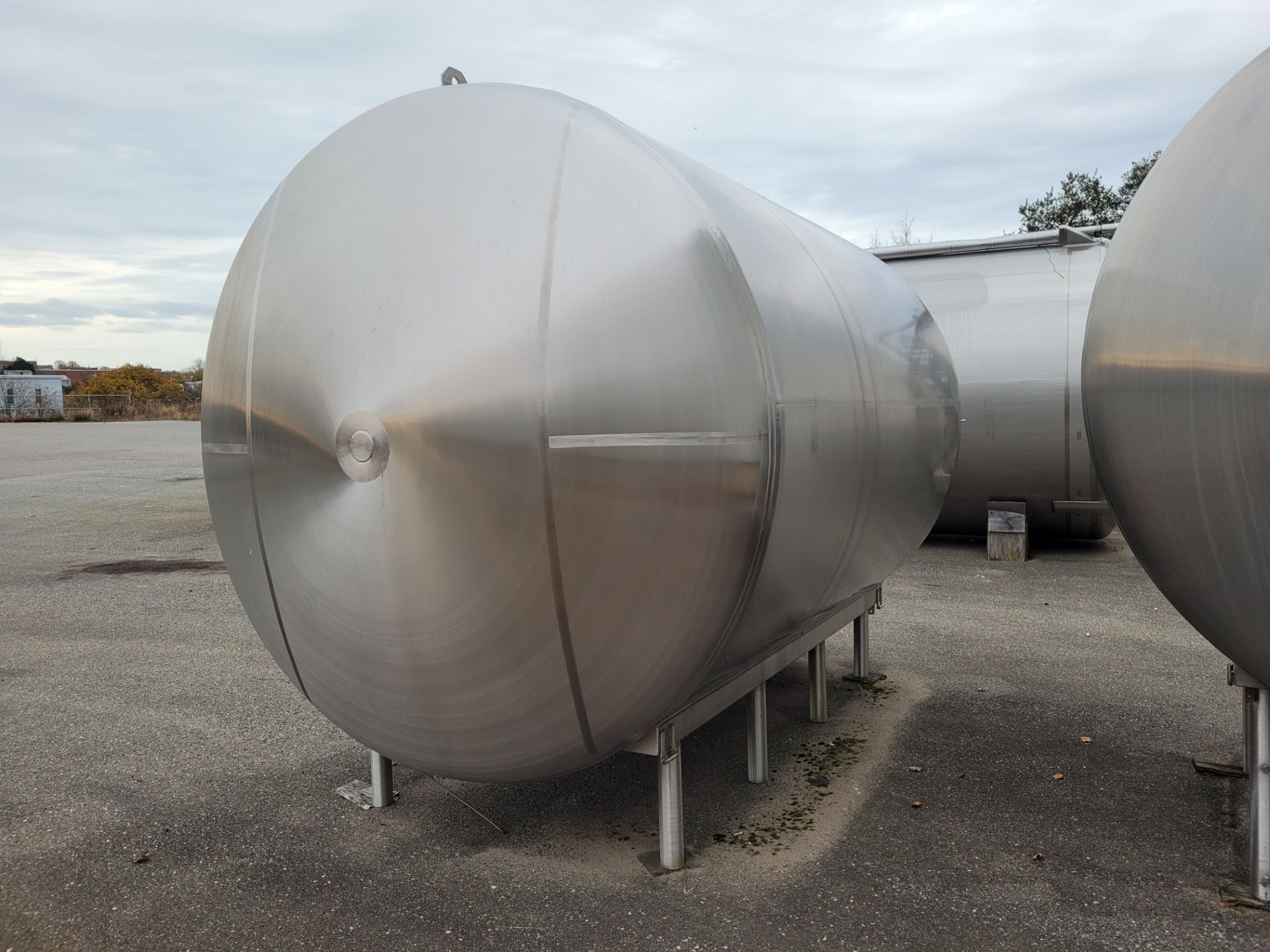 4000 gal A-L STAINLESS horizontal milk storage tank w/ double interior spray balls, 8'x13' - Image 8 of 11